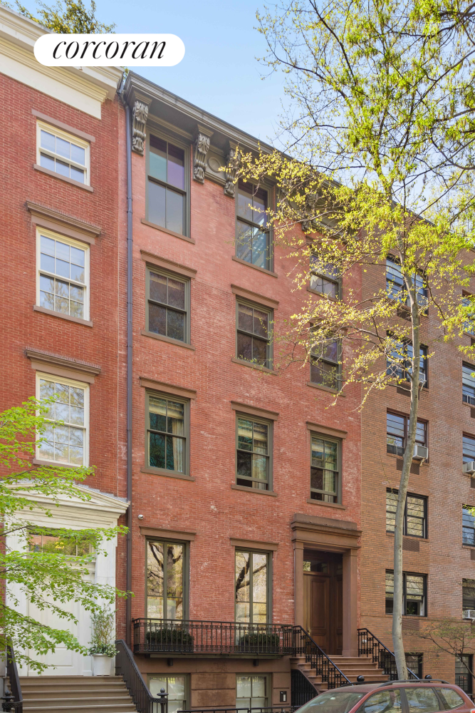 22 Gramercy Park South, Unit PH Manhattan, NY 10003 - Photo 16 of 25 a front view of a multi story residential apartment building