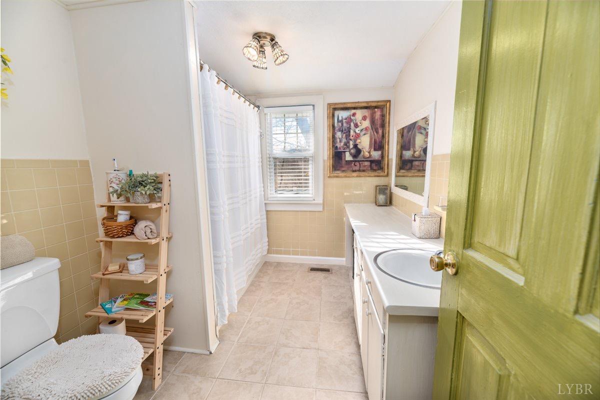1045 Thrashers Creek Road Amherst, VA 24521 - Photo 17 of 54 a view of bathroom
