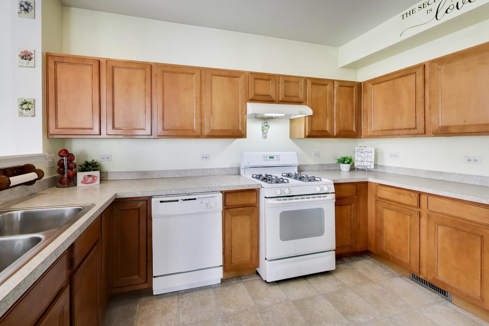 3003 Roxbury Court Joliet, IL 60544 - Photo 8 of 39