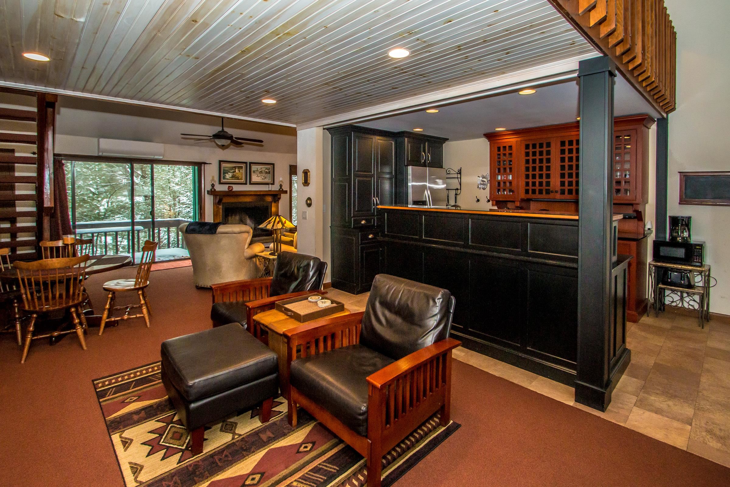 106 Stonehurst Manor Road, Unit 7B Conway, NH 03860 - Photo 4 of 40