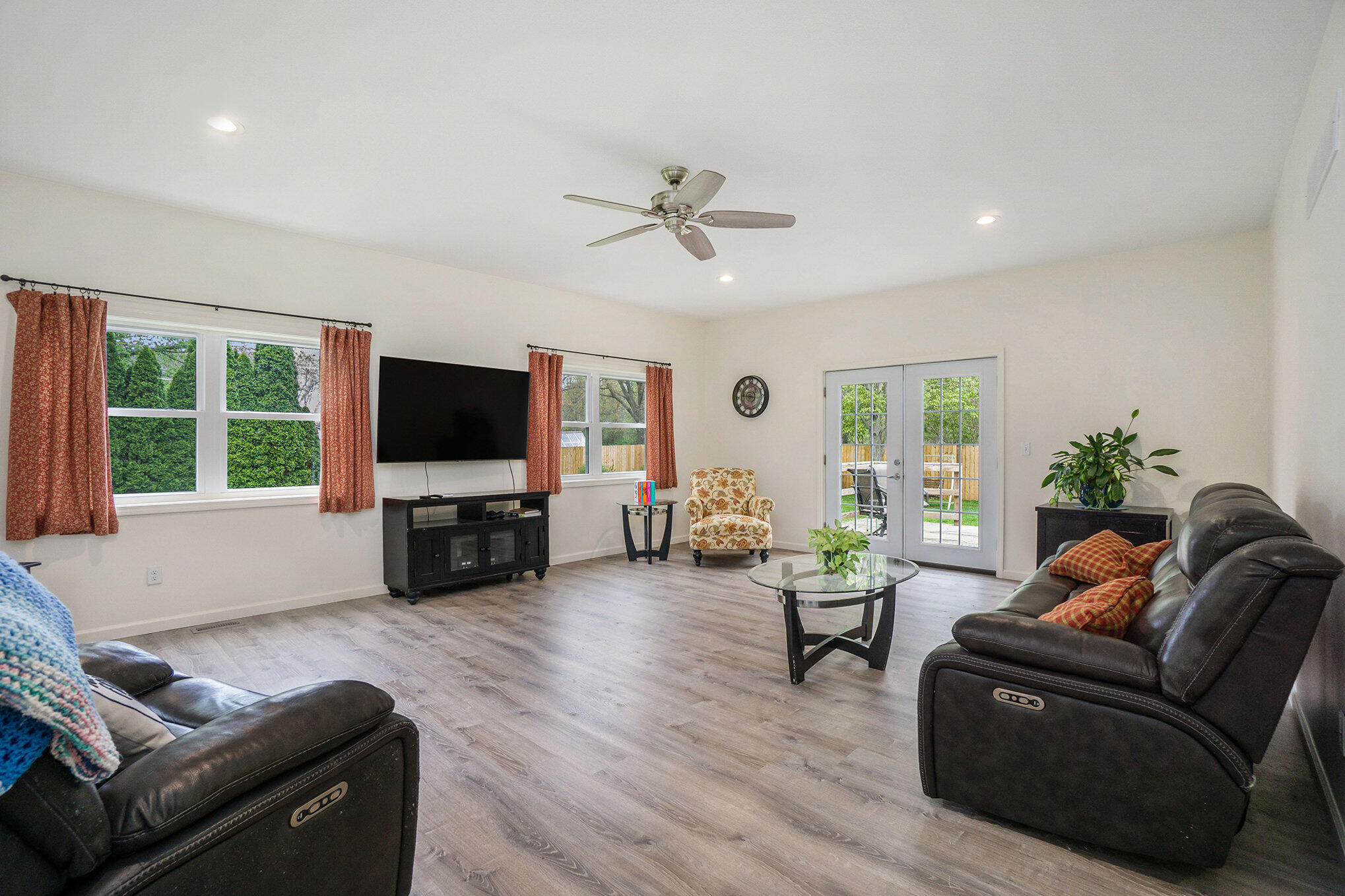 53746 Stevens Lane Three Rivers, MI 49093 - Photo 9 of 15 Living area #2