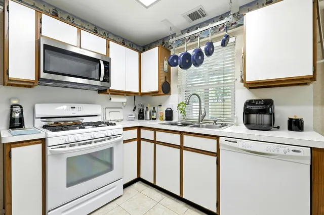 $274,000 | 1723 Oak Valley Drive, Kemah, TX 77565