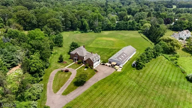 $1,684,000 | 11 Beavers Road, Califon, NJ 07830