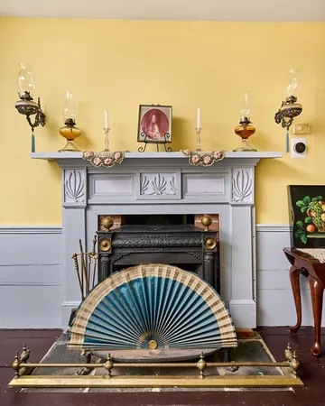a view of entryway and kitchen