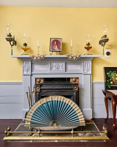 a view of entryway and kitchen