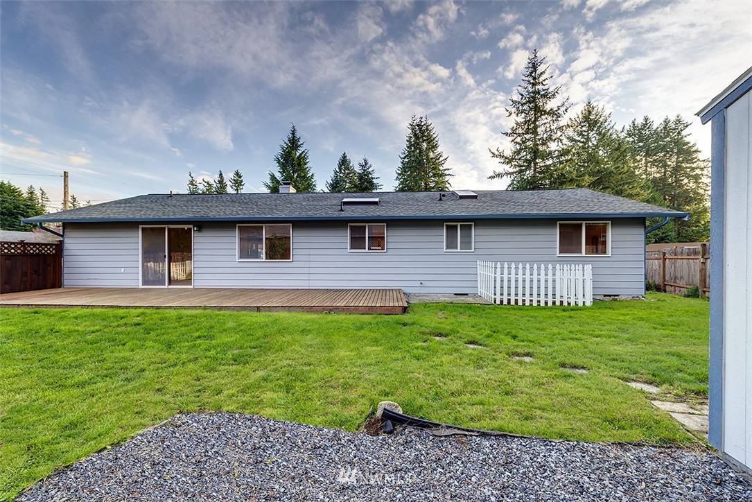5607 147th Street Southwest Edmonds, WA 98026 - Photo 12 of 17 Gallery Image 12