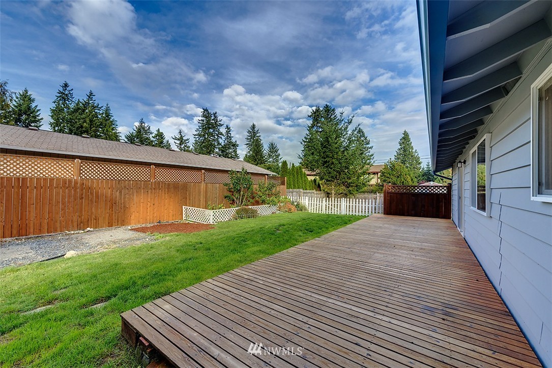 5607 147th Street Southwest Edmonds, WA 98026 - Photo 14 of 17 Gallery Image 14