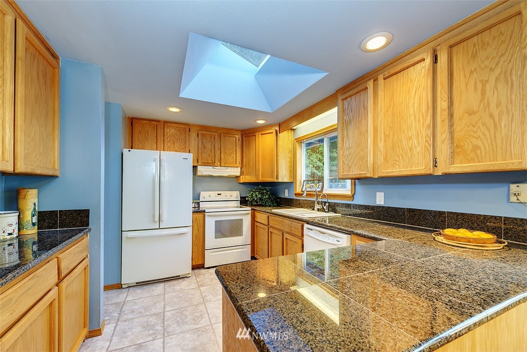 5607 147th Street Southwest Edmonds, WA 98026 - Photo 4 of 17 Gallery Image 4