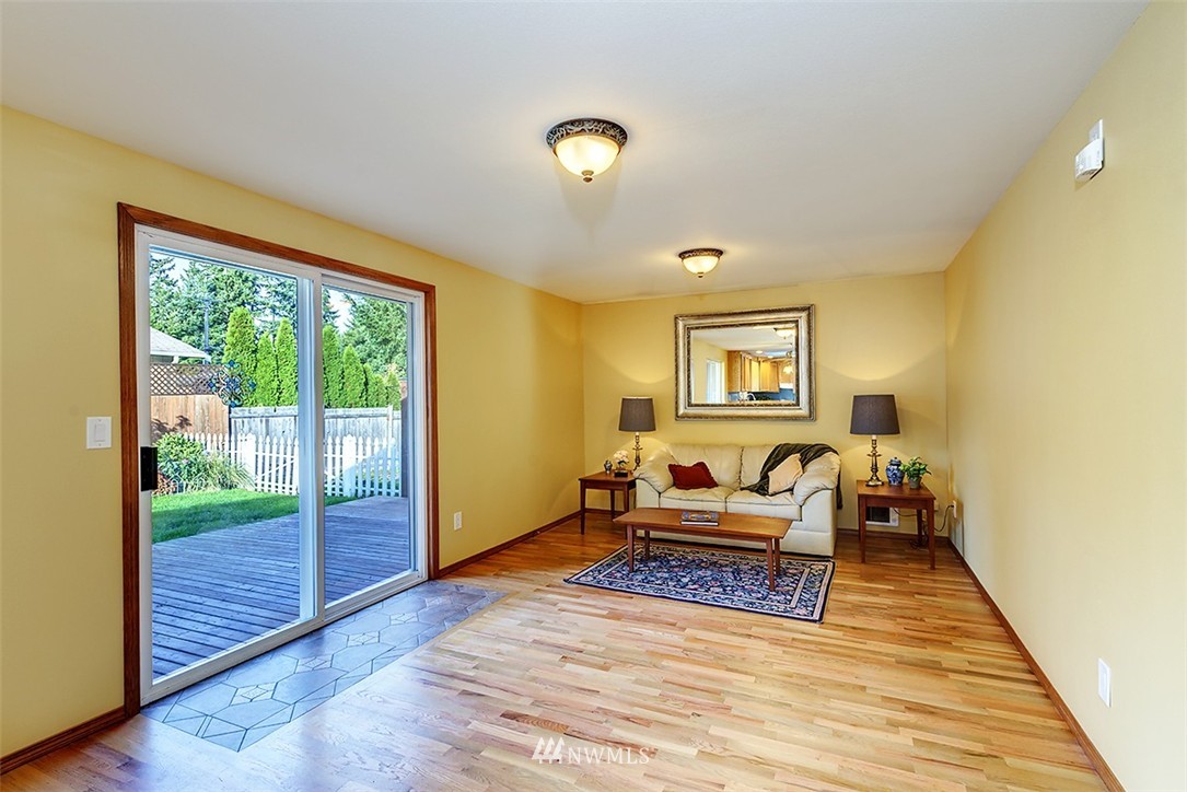 5607 147th Street Southwest Edmonds, WA 98026 - Photo 5 of 17 Gallery Image 5