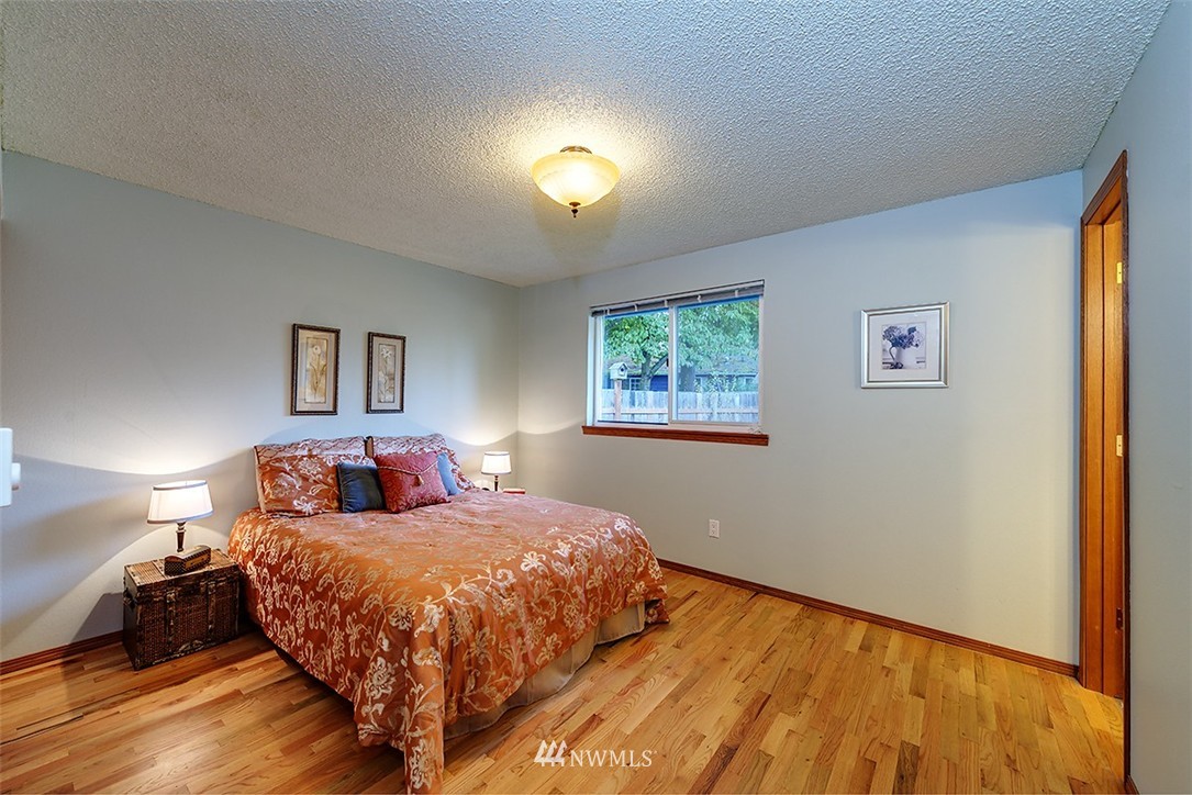 5607 147th Street Southwest Edmonds, WA 98026 - Photo 6 of 17 Gallery Image 6