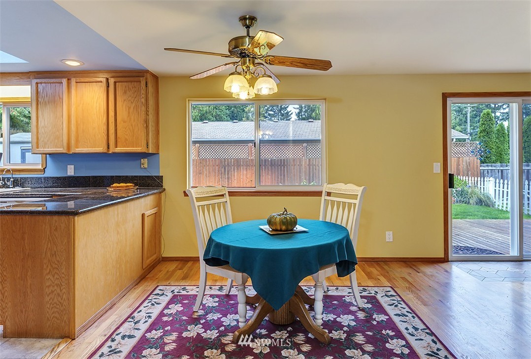 5607 147th Street Southwest Edmonds, WA 98026 - Photo 7 of 17 Gallery Image 7