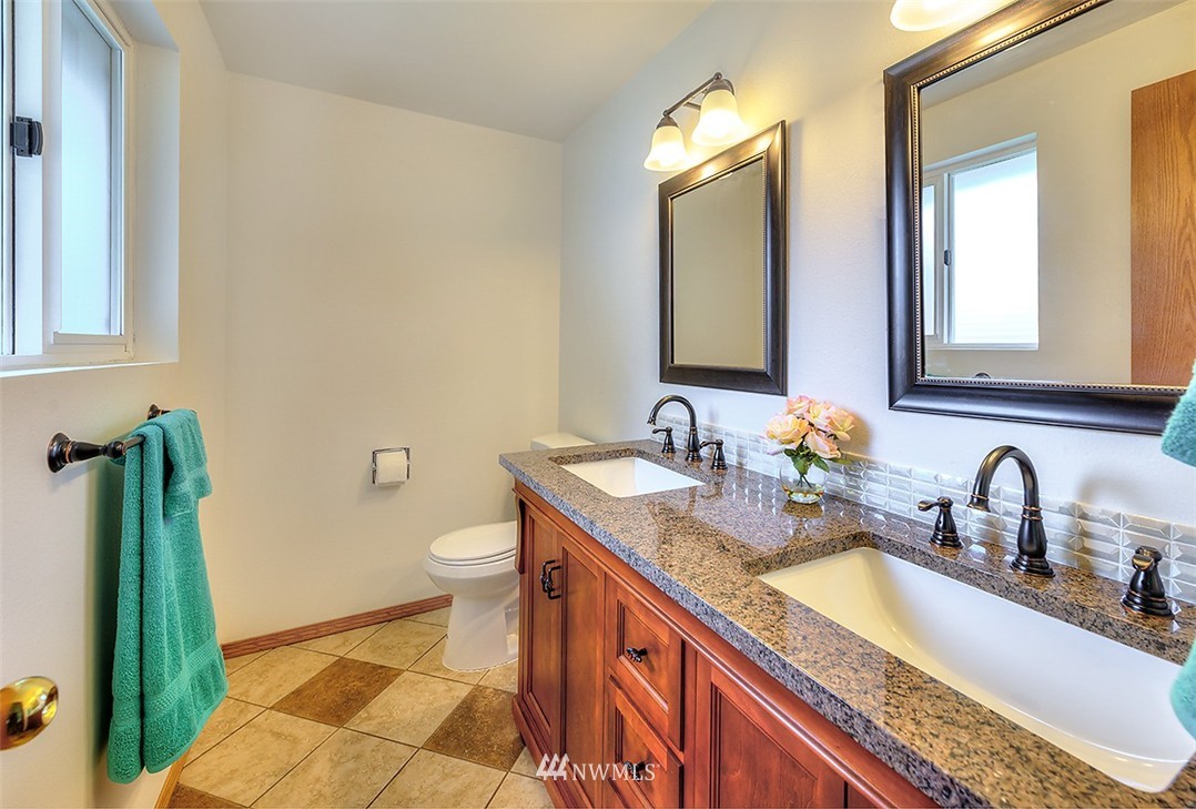5607 147th Street Southwest Edmonds, WA 98026 - Photo 9 of 17 Gallery Image 9
