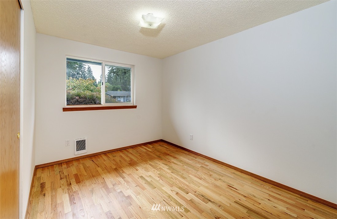 5607 147th Street Southwest Edmonds, WA 98026 - Photo 10 of 17 Gallery Image 10