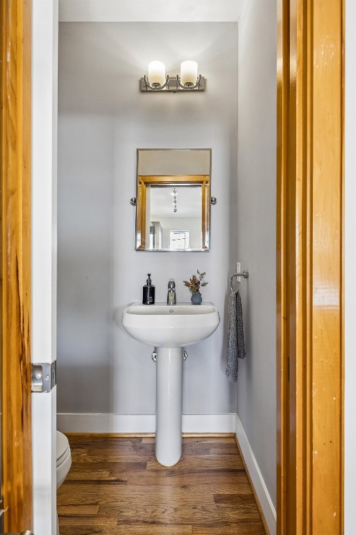 98 Drew Street, Unit A Houston, TX 77006 - Photo 25 of 38 a bathroom with a sink and mirror