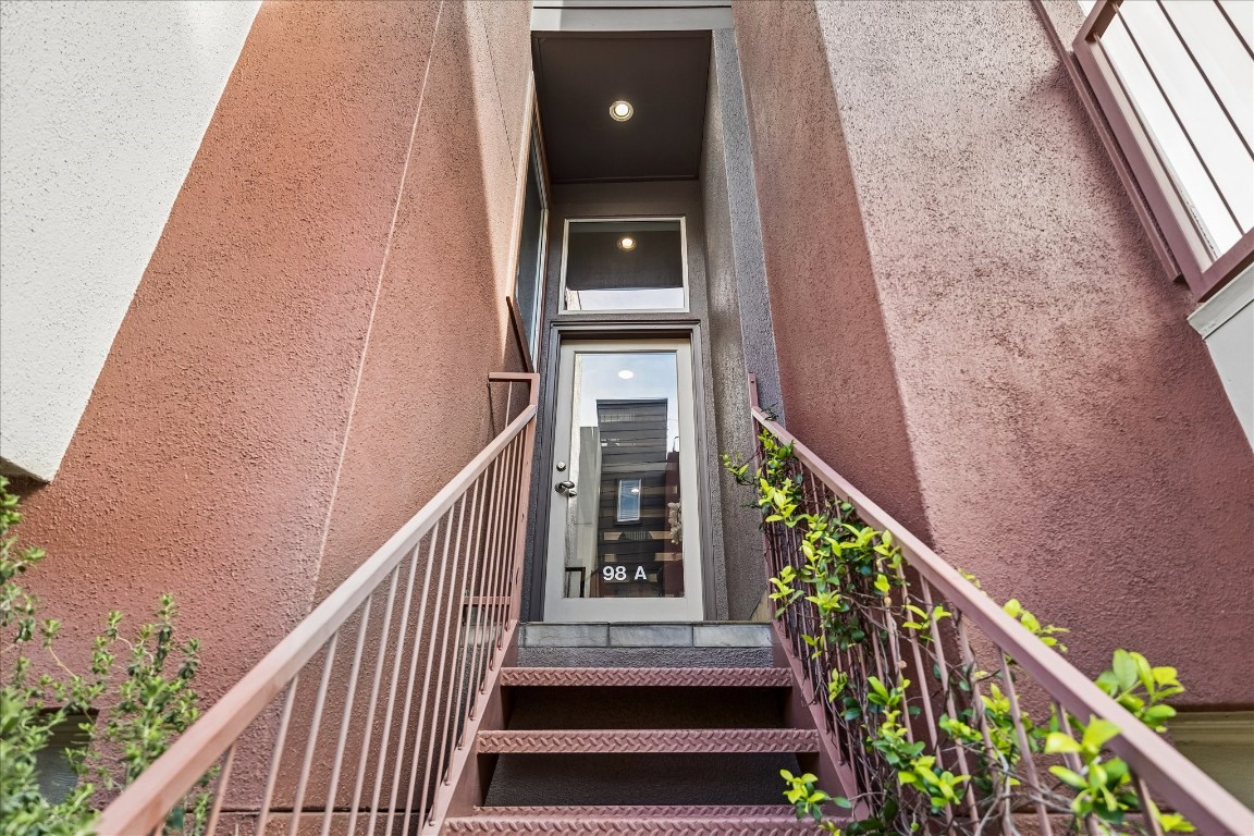 98 Drew Street, Unit A Houston, TX 77006 - Photo 4 of 38 a view of a stairs of the house