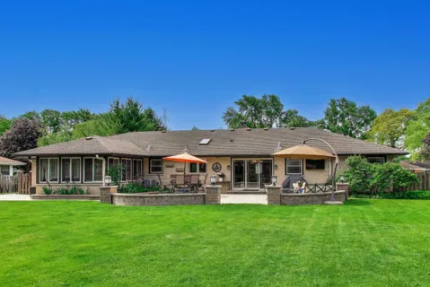 $700,000 | 16 South Wildwood Drive, Prospect Heights, IL 60070