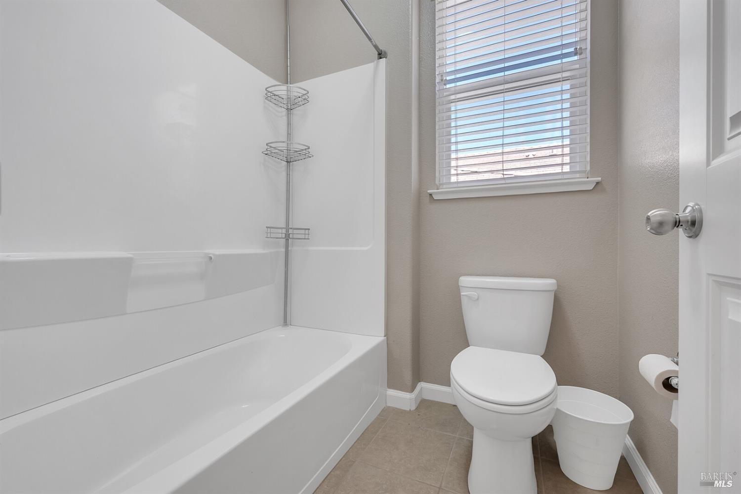 526 Epic Street Vacaville, CA 95688 - Photo 28 of 39 a bathroom with a toilet a sink and a bathtub