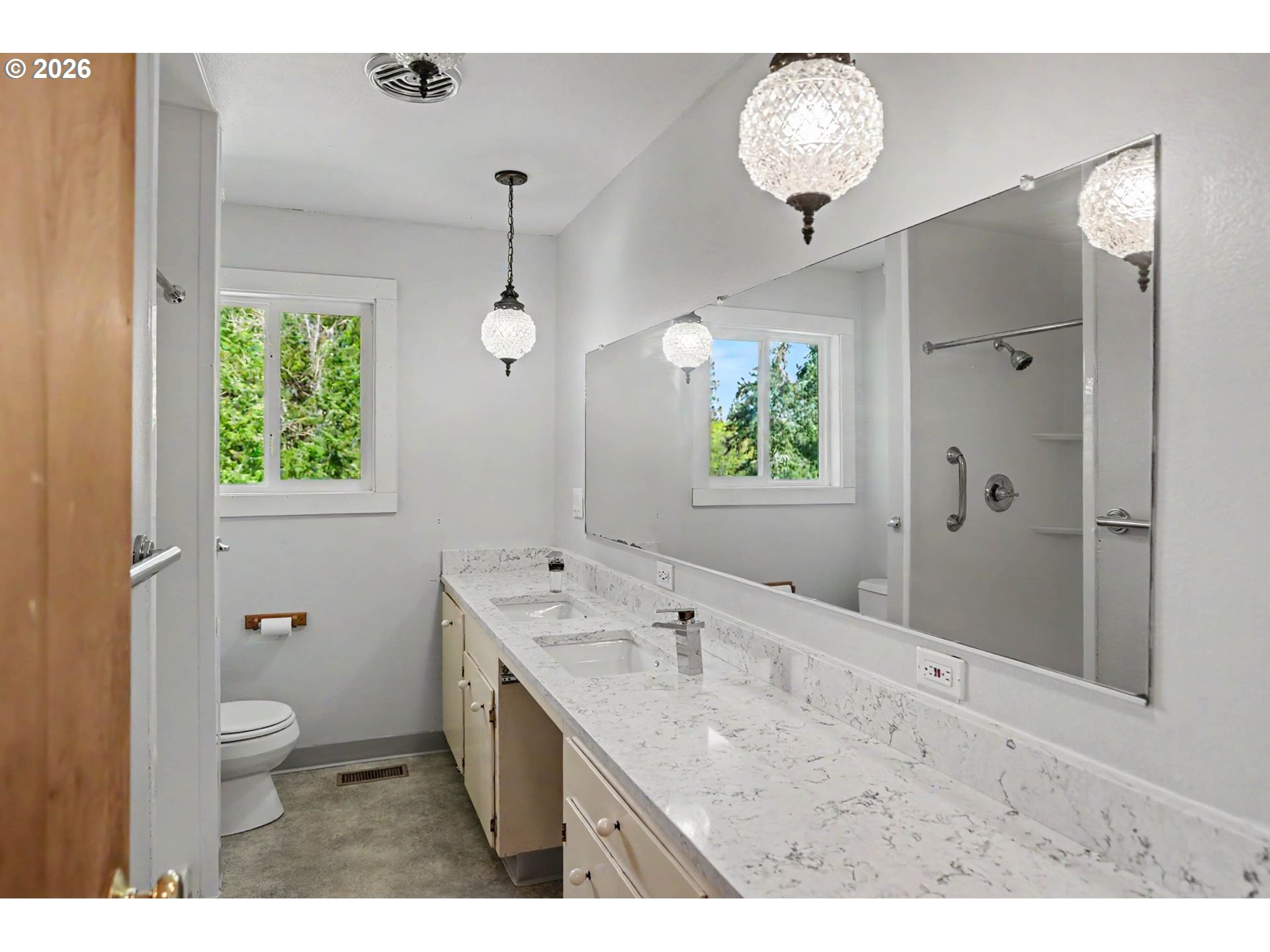11072 South Bremer Road Canby, OR 97013 - Photo 19 of 44 a bathroom with a toilet a sink a light fixture and a window