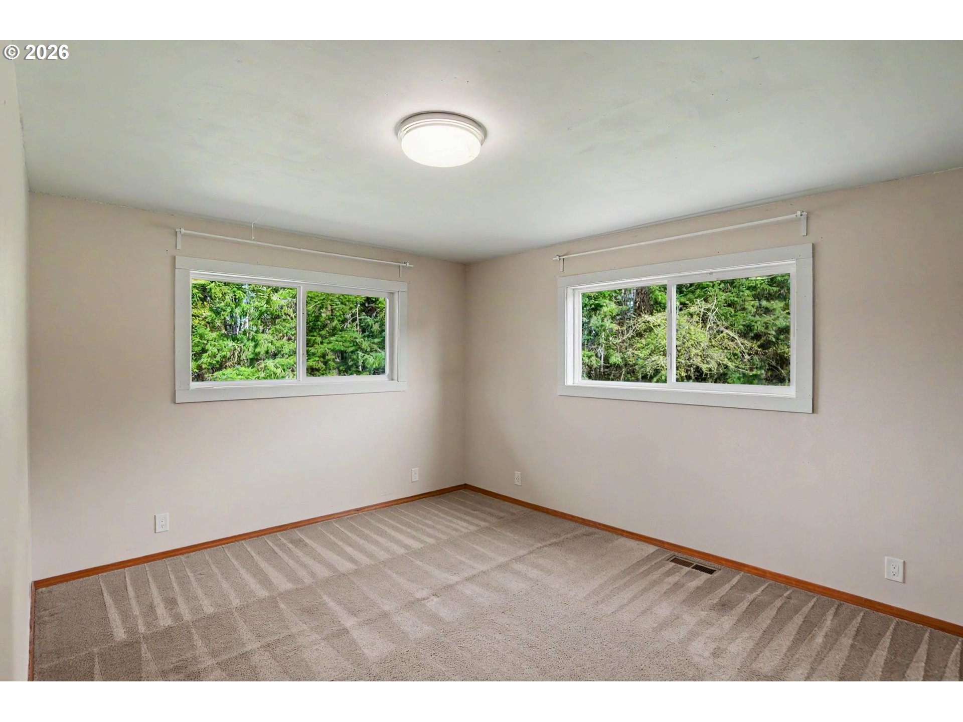 11072 South Bremer Road Canby, OR 97013 - Photo 20 of 44 an empty room with a window
