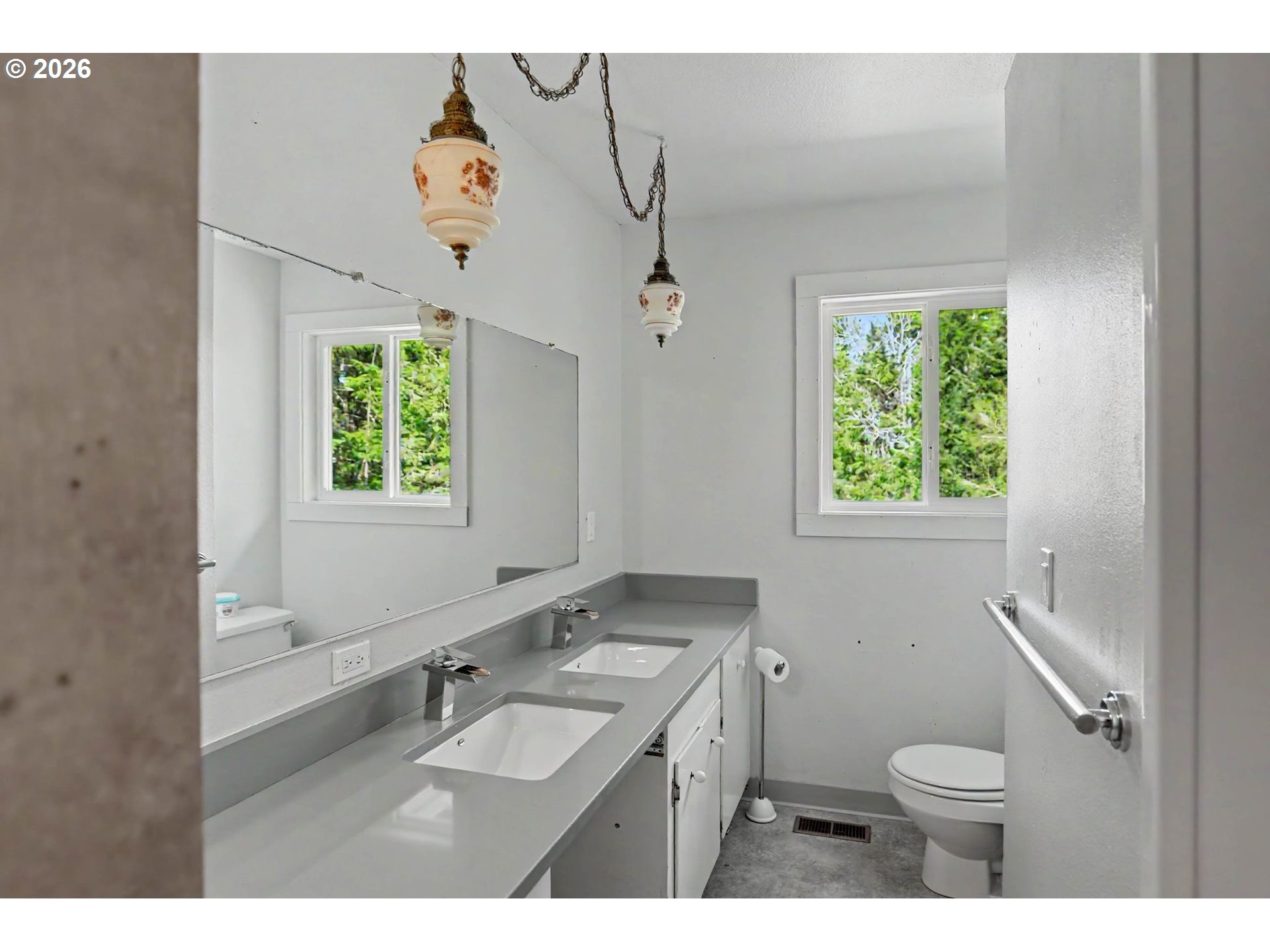 11072 South Bremer Road Canby, OR 97013 - Photo 21 of 44 a bathroom with a granite countertop sink toilet and a window