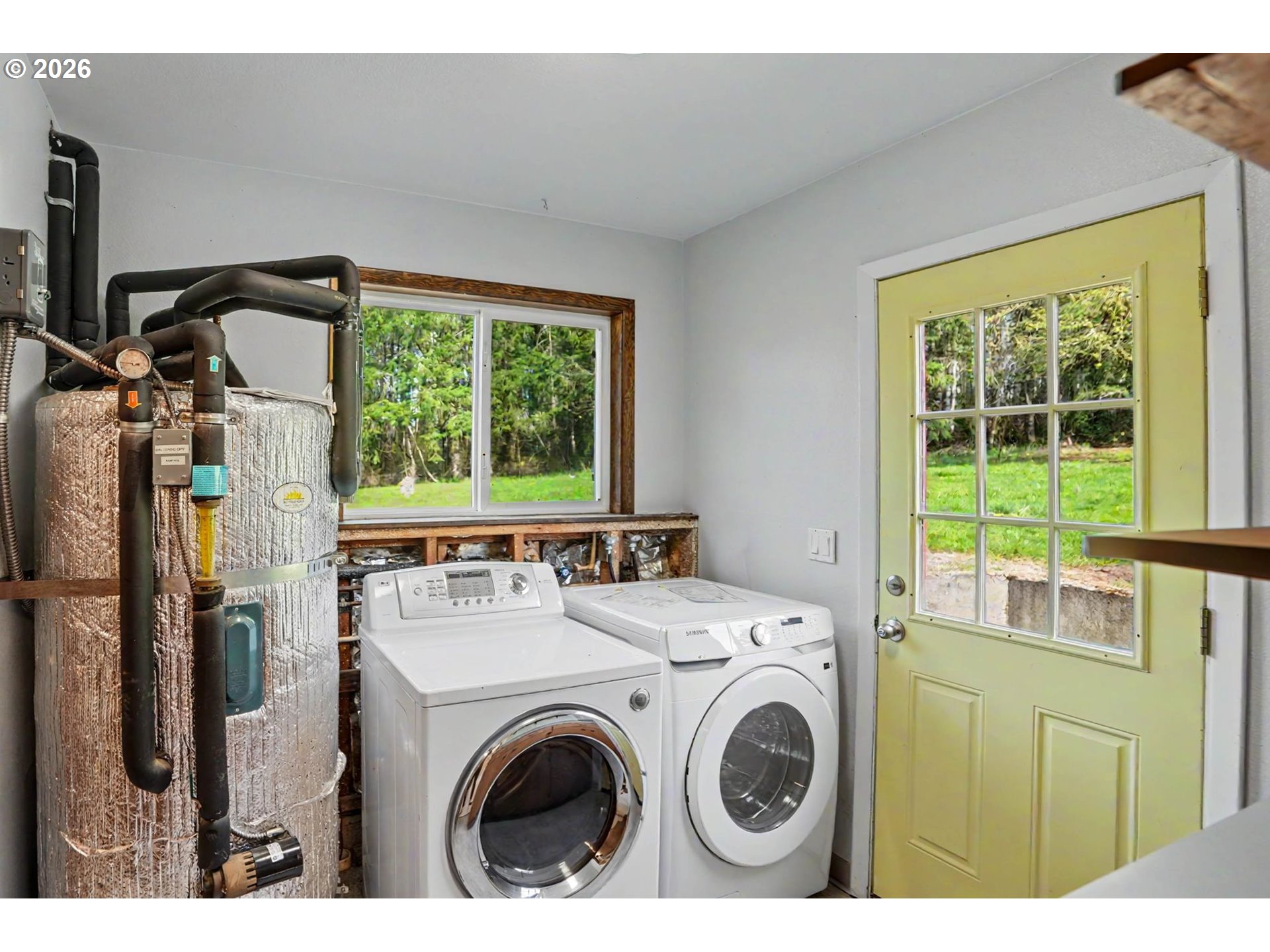 11072 South Bremer Road Canby, OR 97013 - Photo 27 of 44 a utility room with dryer and washer