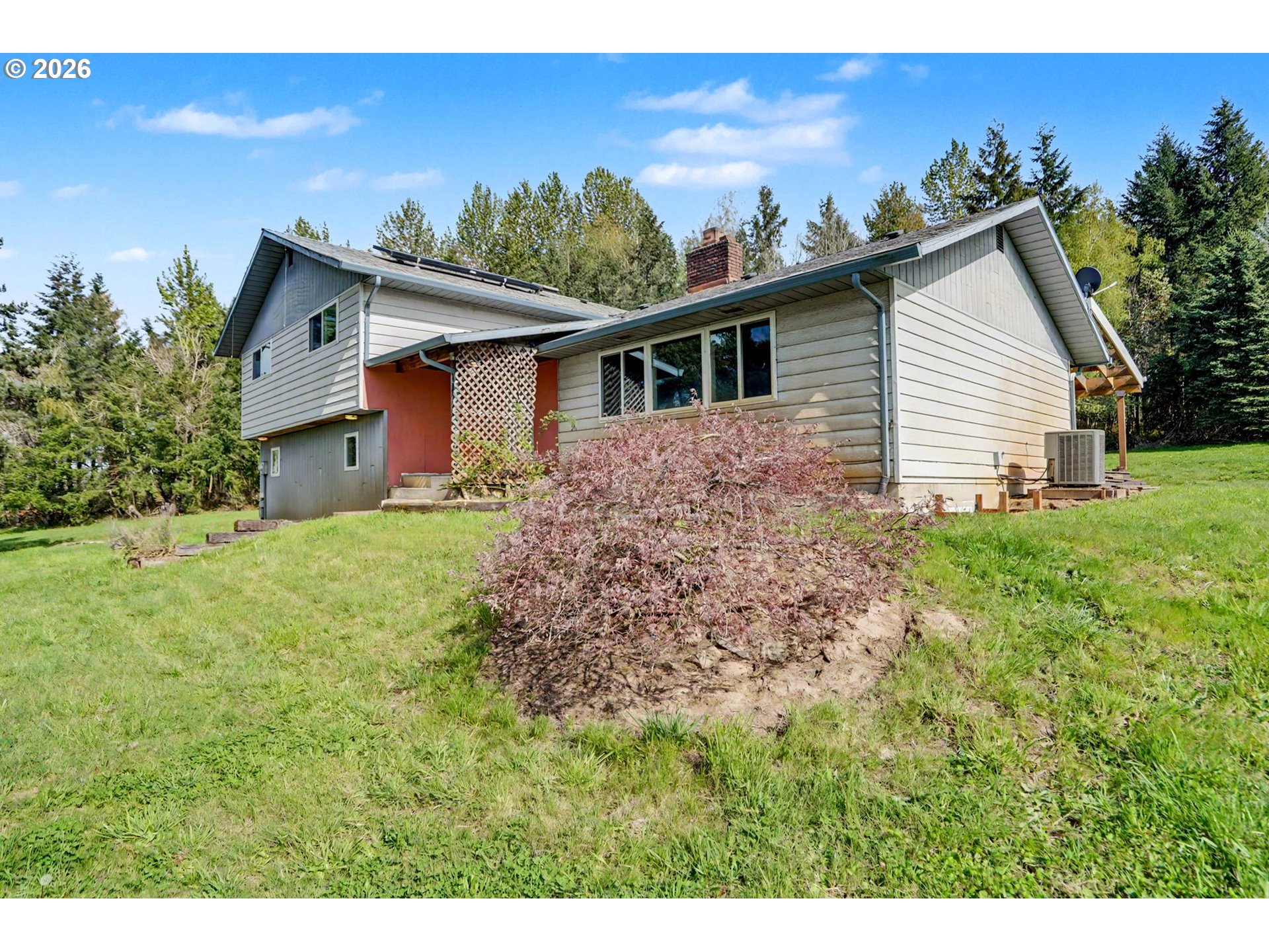 11072 South Bremer Road Canby, OR 97013 - Photo 5 of 44 a house view with a outdoor space