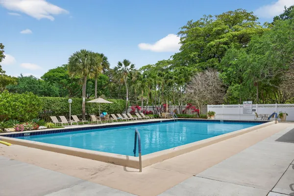 $359,900 | 3503 Oaks Way, Unit 506, Pompano Beach, FL 33069
