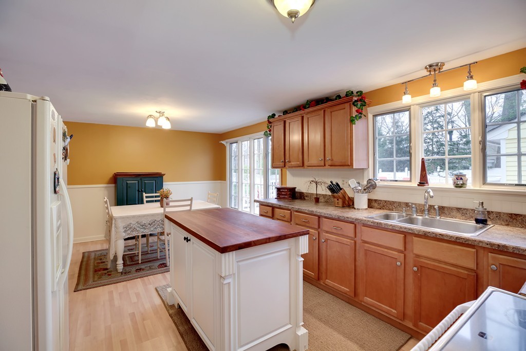 86 Calvin Road North Attleboro, MA 02760 - Photo 3 of 24 Gallery Image 3