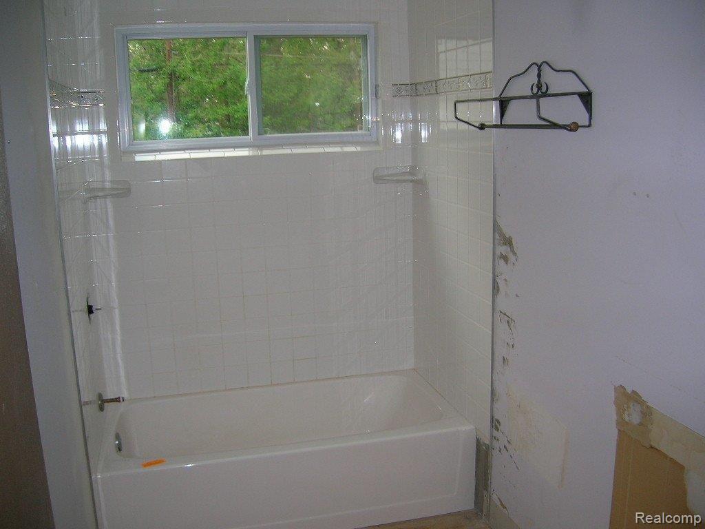 47151 Frederick Road Utica, MI 48317 - Photo 7 of 9 DSCN4385