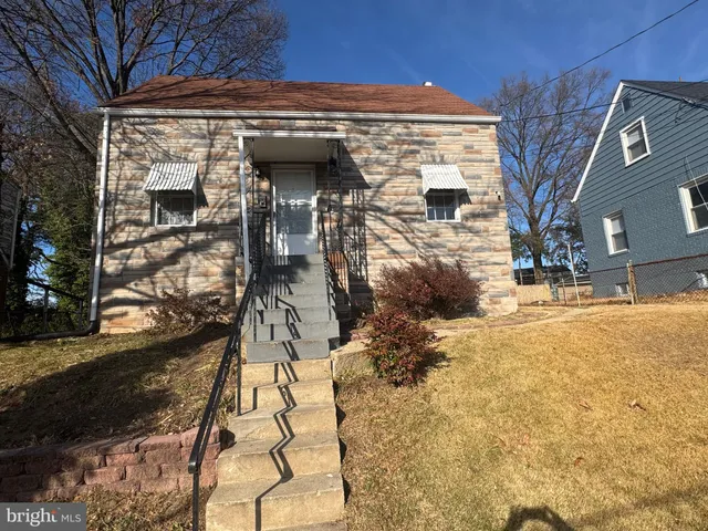 a view of entrance gate of the house