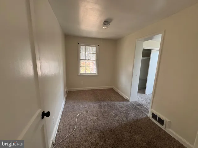a view of empty room with window