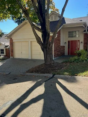 $257,500 | 12910 Autumn View Drive, St. Louis, MO 63146