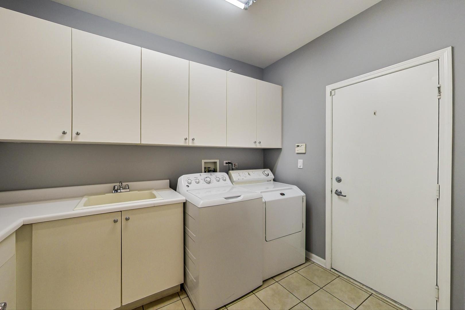 36 Riverside Drive Deerfield, IL 60015 - Photo 21 of 42 a utility room with dryer and washer