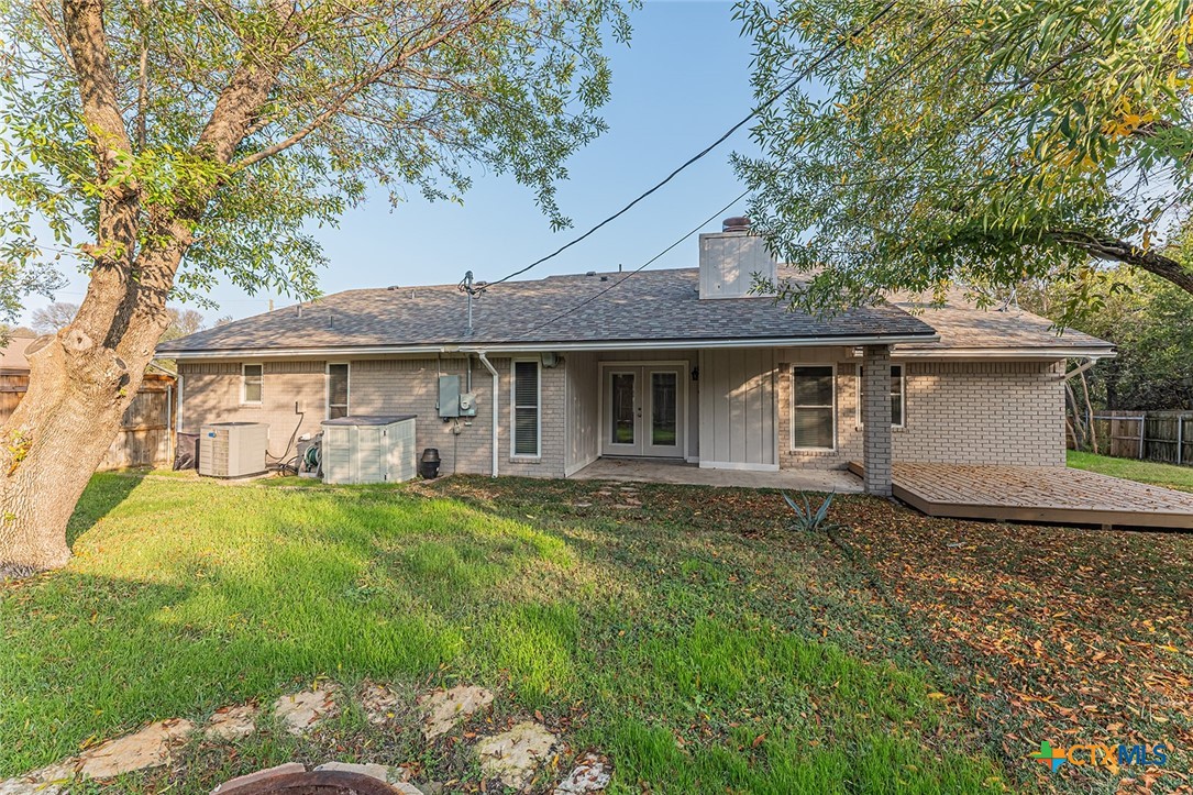 1102 End O Trail Harker Heights, TX 76548 - Photo 2 of 38 a front view of a house with a garden