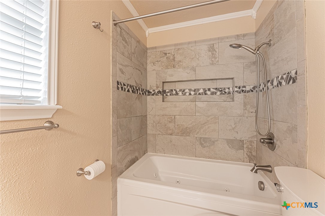 1102 End O Trail Harker Heights, TX 76548 - Photo 29 of 38 a bathroom with a bath tub with a shower