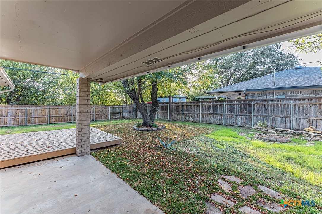 1102 End O Trail Harker Heights, TX 76548 - Photo 32 of 38 a view of backyard with green space and porch
