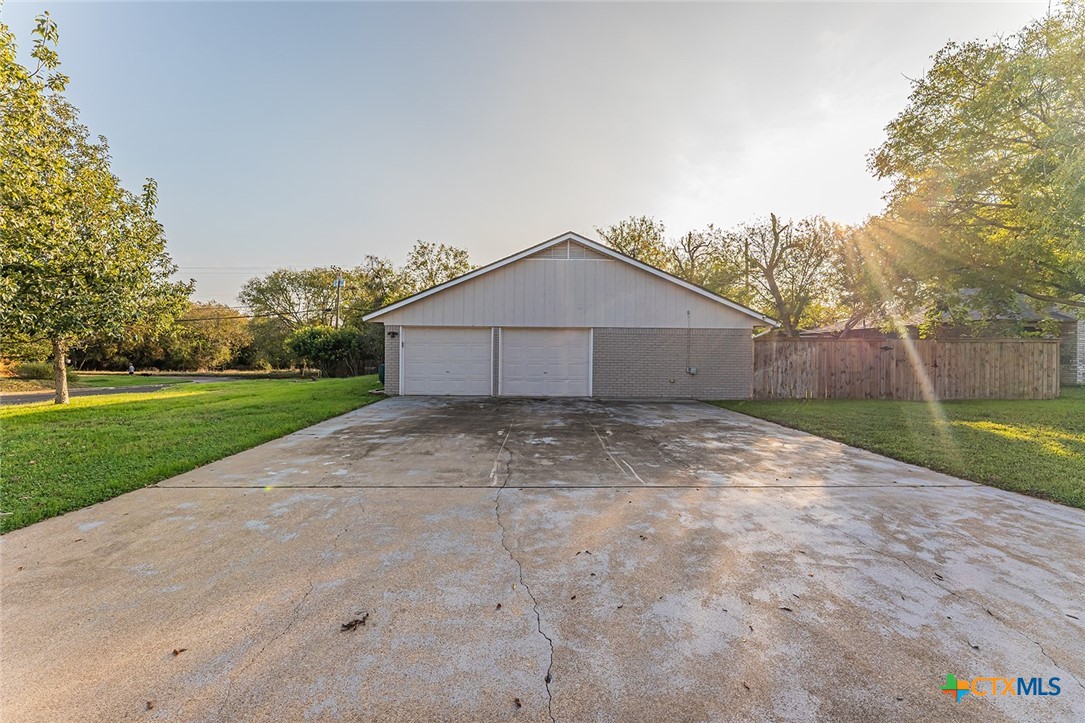 1102 End O Trail Harker Heights, TX 76548 - Photo 38 of 38 a house with a yard