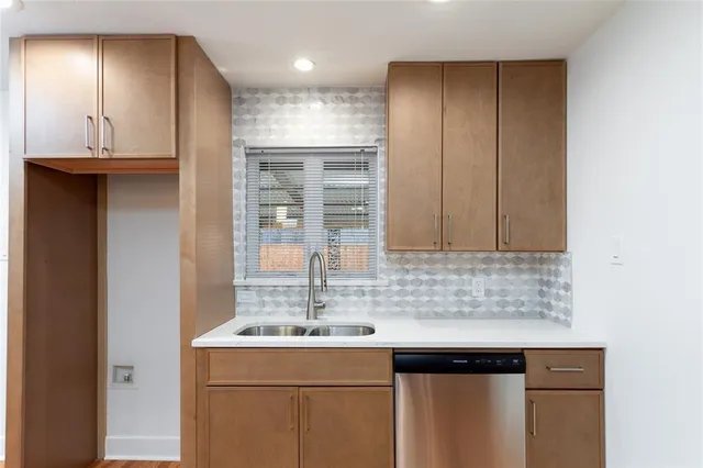 $429,900 | 1241 Stevens Ridge Drive, Dallas, TX 75211