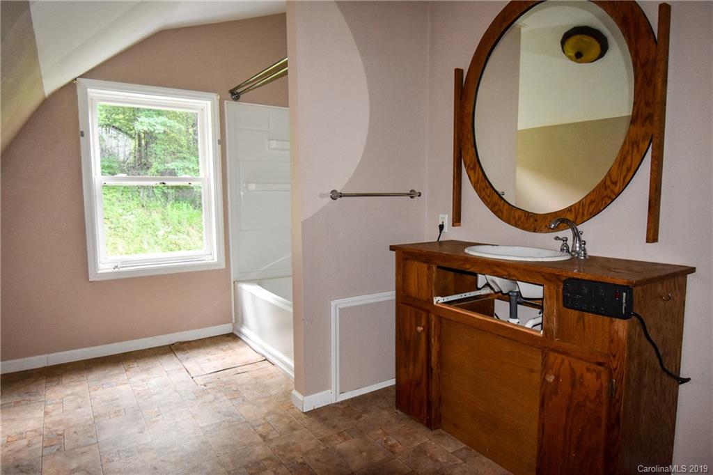 39 Clover Field Road Bryson City, NC 28713 - Photo 14 of 17 Gallery Image 14