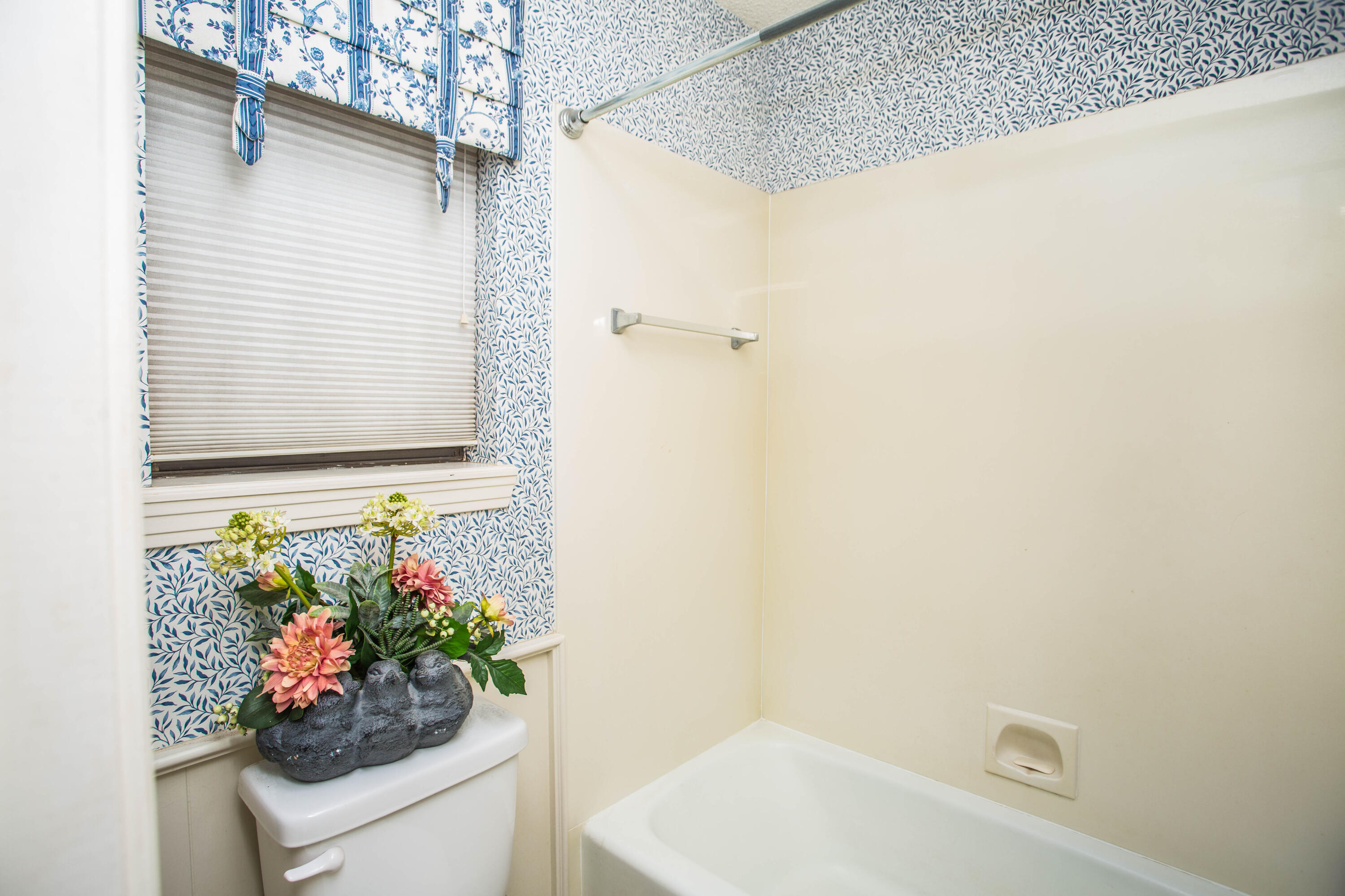 1304 Jefferson Drive Plainview, TX 79072 - Photo 22 of 50 a bathroom with a shower