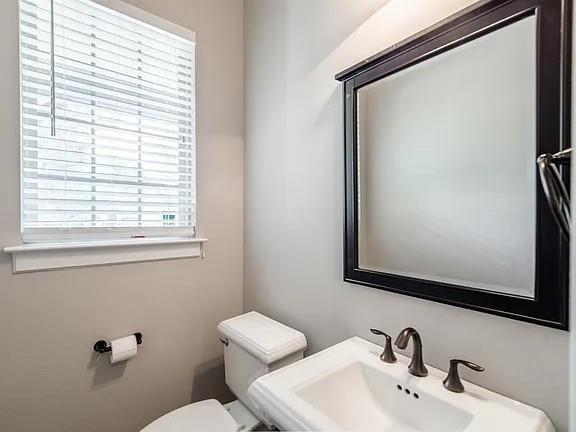 336 Kaye Street Coppell, TX 75019 - Photo 24 of 26 a bathroom with a toilet sink and mirror