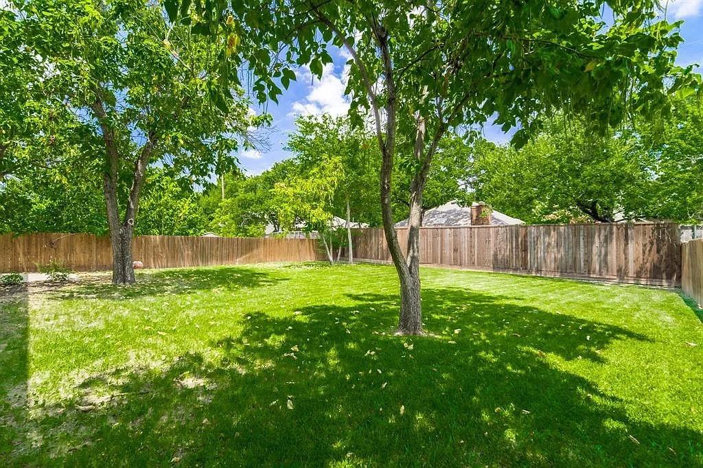 336 Kaye Street Coppell, TX 75019 - Photo 5 of 26 a backyard of a house with lots of green space