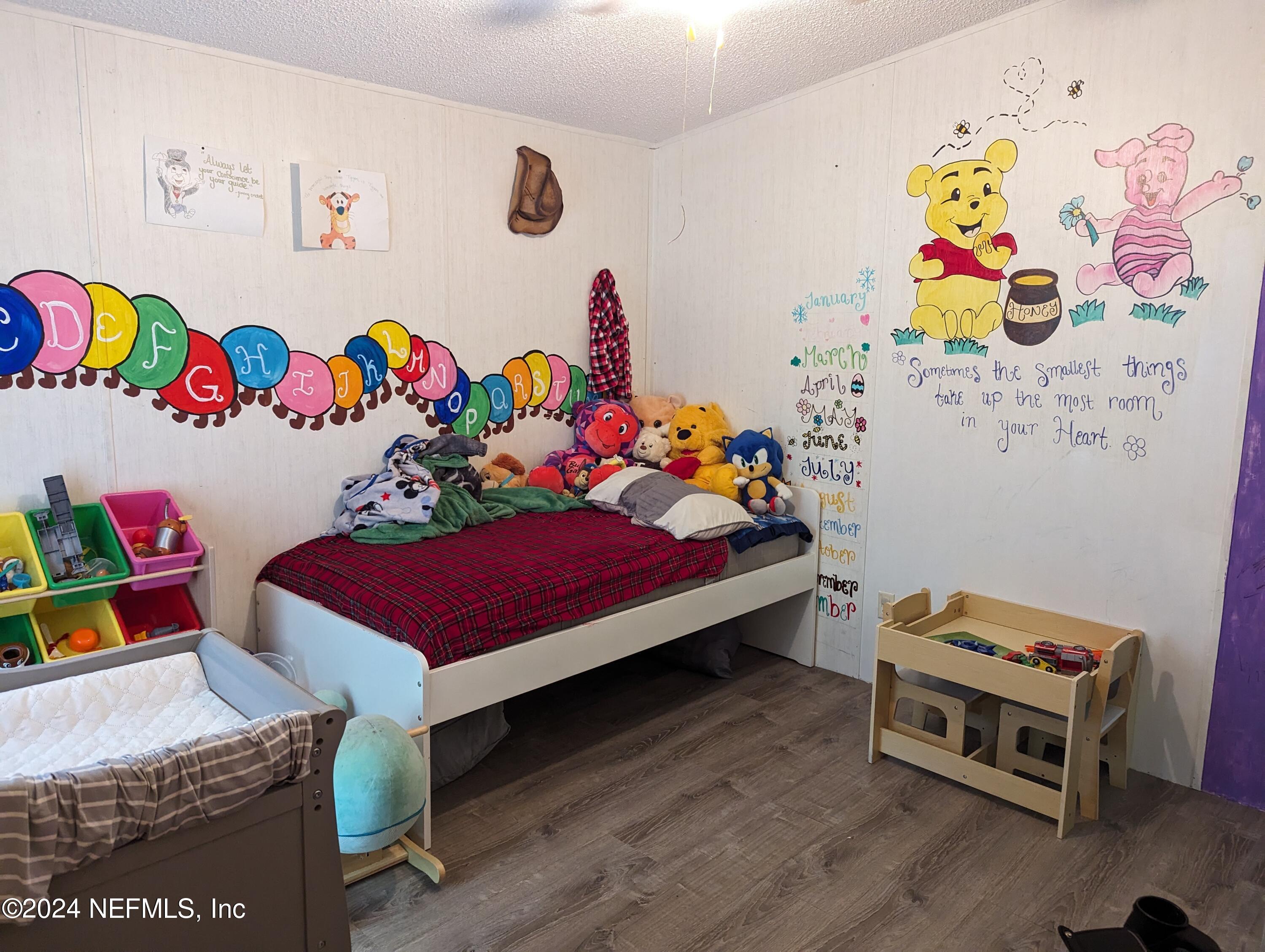 116 Islander Road Satsuma, FL 32189 - Photo 13 of 22 a bedroom with toys and a couch