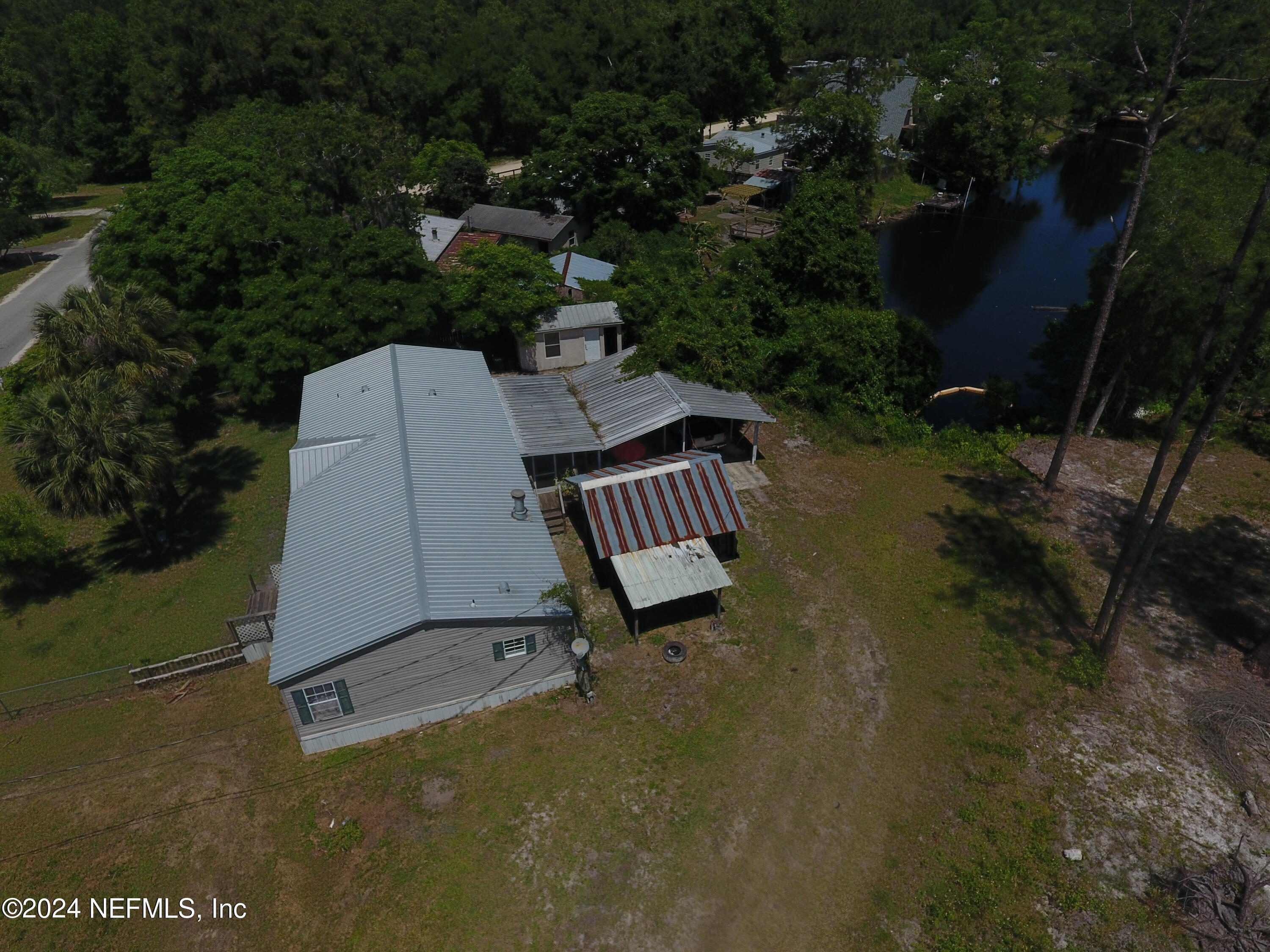 116 Islander Road Satsuma, FL 32189 - Photo 19 of 22 an aerial view of a house with backyard and garden