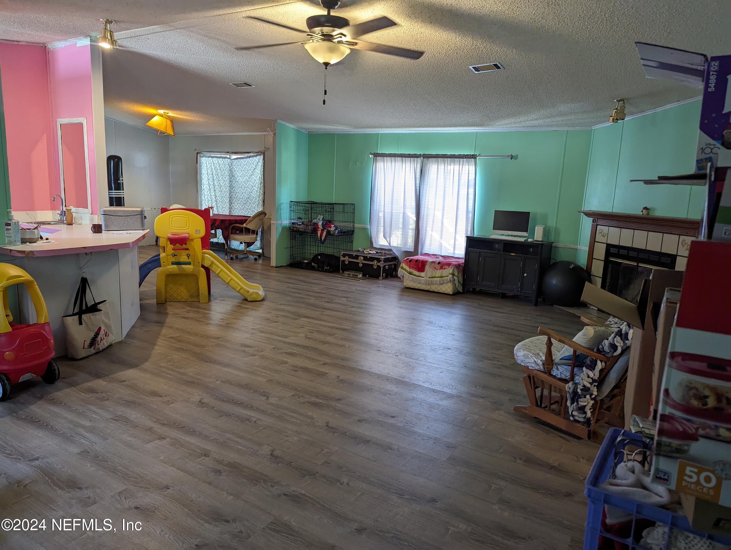 116 Islander Road Satsuma, FL 32189 - Photo 3 of 22 a view of a room with furniture gym equipment and windows