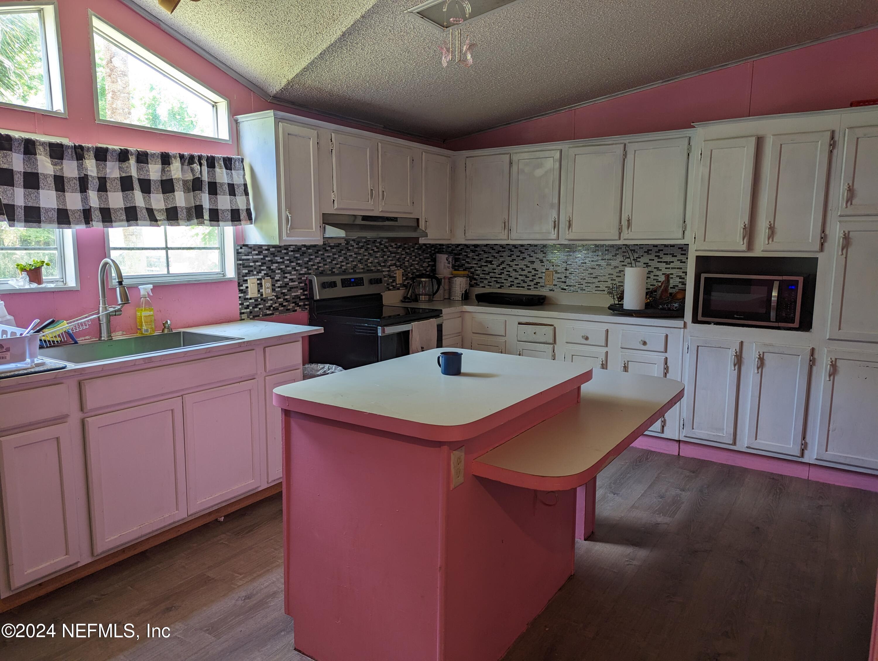 116 Islander Road Satsuma, FL 32189 - Photo 8 of 22 a kitchen with cabinets a sink and appliances