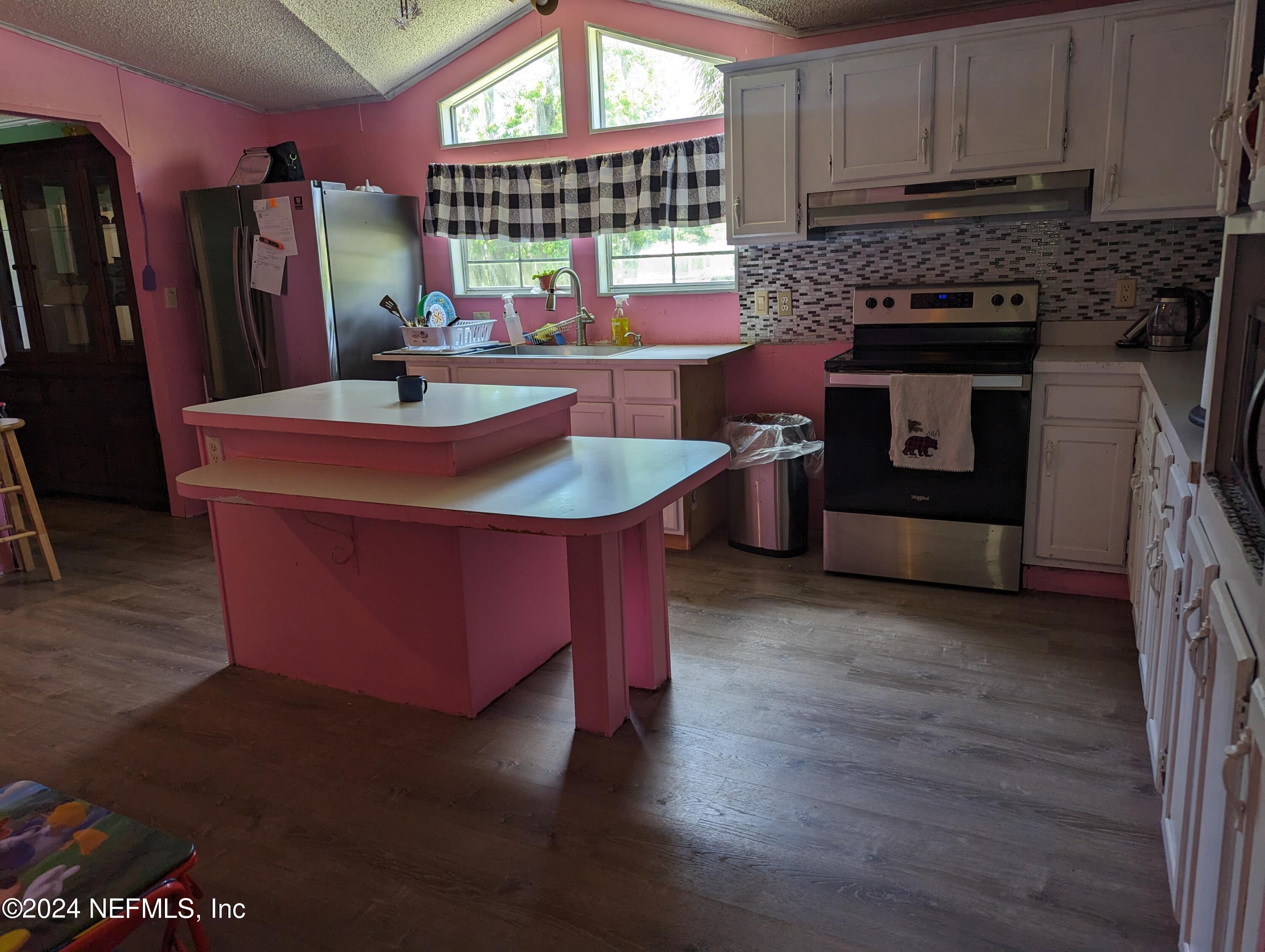 116 Islander Road Satsuma, FL 32189 - Photo 9 of 22 a kitchen with stainless steel appliances granite countertop a stove a sink and a refrigerator