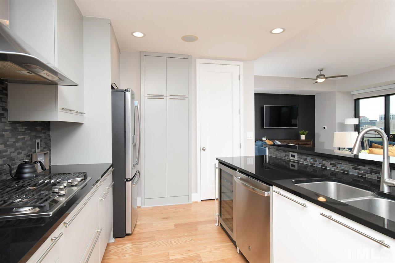 323 West Jones Street, Unit 1075 Raleigh, NC 27603 - Photo 12 of 30 Gallery Image 12