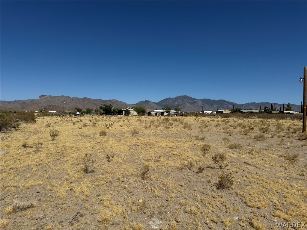 15820 Edgemont Road Dolan Springs, AZ 86441 - Photo 2 of 13