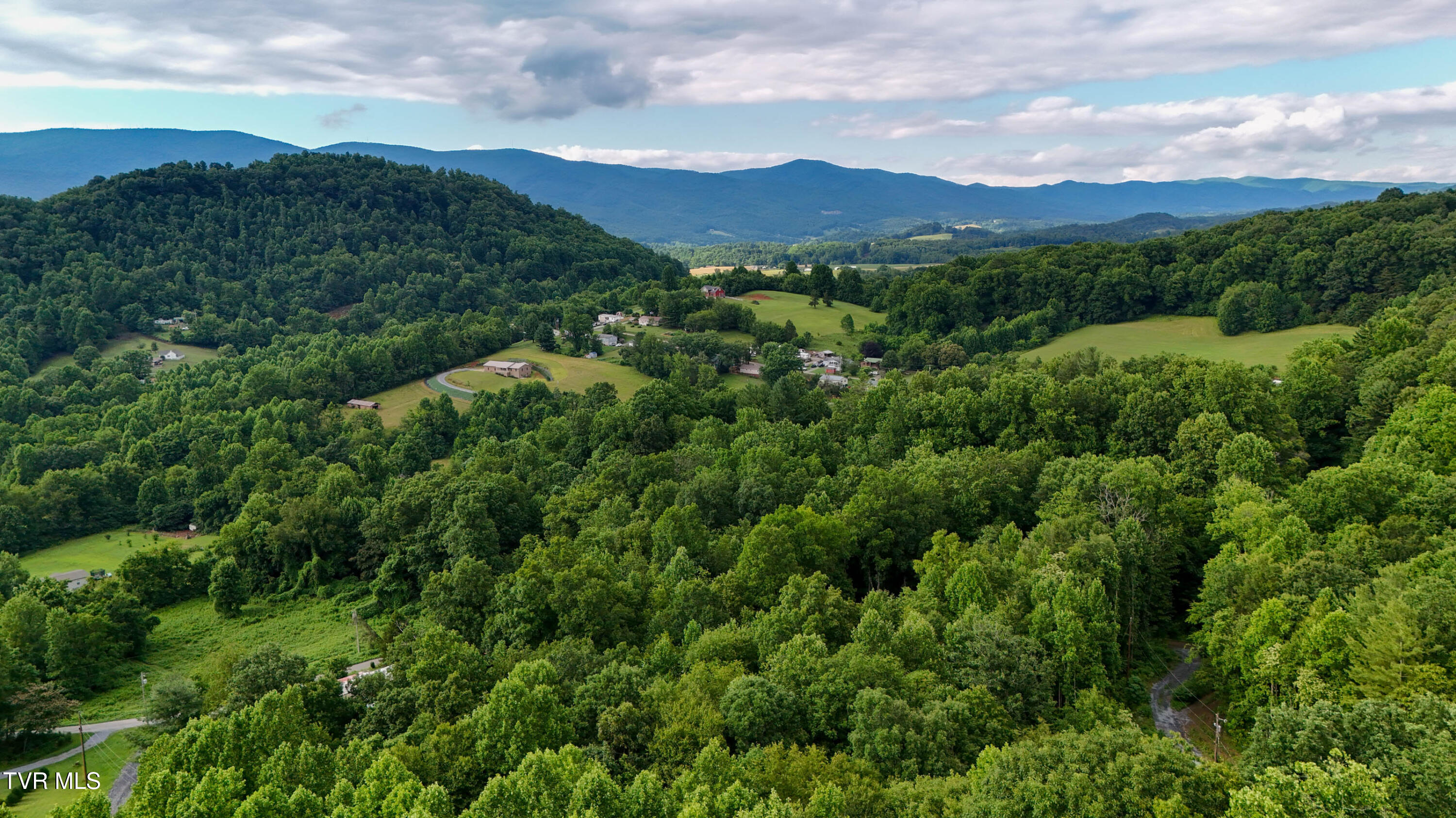 180 Bill Nave Loop, Unit 6 Elizabethton, TN 37643 - Photo 14 of 21 13-print-180 Bill Nave Loop Drone JF-14